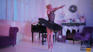 Русское порно балет: горячий рождественский танец с Lara Frost