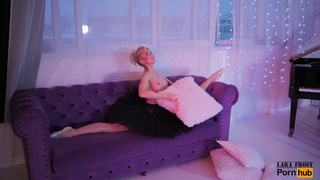 Русское порно балет: горячий рождественский танец с Lara Frost