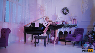 Русское порно балет: горячий рождественский танец с Lara Frost