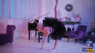 Русское порно балет: горячий рождественский танец с Lara Frost