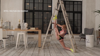 Эротическое видео с гимнасткой Lara Frost смотреть онлайн