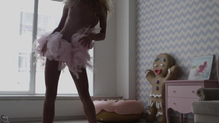 Лара Фрост горячий стриптиз порно видео смотреть онлайн