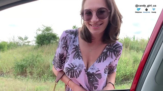 Смотреть онлайн горячее видео - секс с попуткой в машине