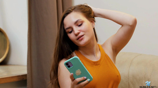 Возбуждающее порно видео с красивой девушкой