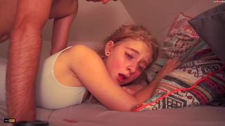 Maryjane Auryn испытывает 5 оргазмов от огромного члена