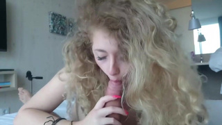 Горячее порно видео с раскрепощенной блондинкой