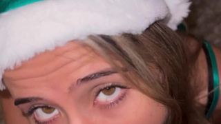 Шикарный новогодний отсос с разрывным финалом