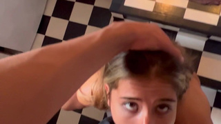 Домашнее порно с соблазнительной девушкой