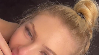 Русское порно онлайн: Мила Соболева кончает от страстного секса в чулках