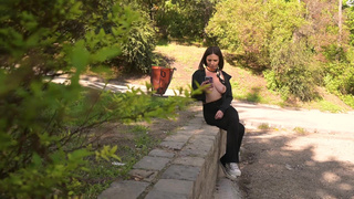 Секс видео с Eve Sweet: страстные сцены в общественных местах