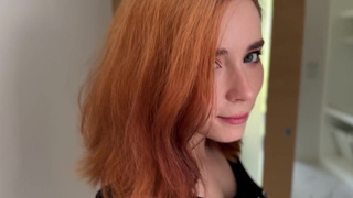 Талантливая девушка глотает сперму без усилий