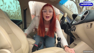 Секс в машине с незнакомкой из Тиндера – горячее порно видео