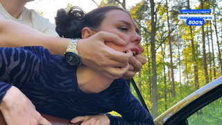 Секс с молодой сучкой в публичном месте