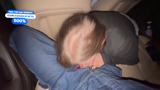 Ненасытная жена сосет член в машине при друзьях