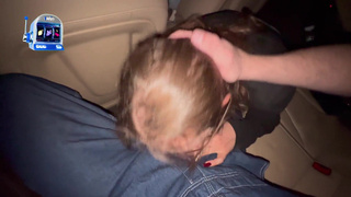 Ненасытная жена сосет член в машине при друзьях