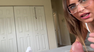 Порно ролик с красивой девушкой и жестким сексом