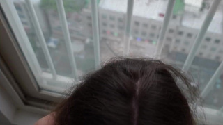 Парень зашел за солью, а получил горячий минетик – смотреть онлайн