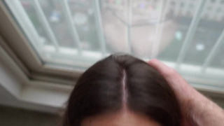 Парень зашел за солью, а получил горячий минетик – смотреть онлайн