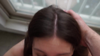 Парень зашел за солью, а получил горячий минетик – смотреть онлайн