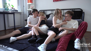 Горячее порно видео с развратными студентками