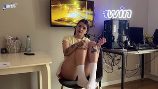 Секс по принуждению: шантаж и страсть в горячем видео