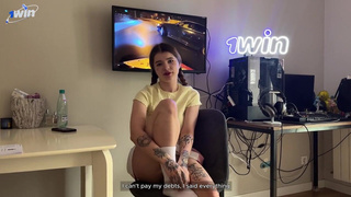 Секс по принуждению: шантаж и страсть в горячем видео