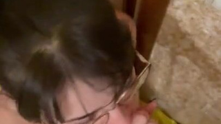 Украинская проститутка делает невероятный минет – лучшее порно видео с горловым отсосом