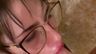 Украинская проститутка делает невероятный минет – лучшее порно видео с горловым отсосом