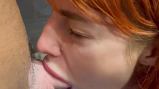 Секс с рыжей работницей отеля: глубокий минет и жесткий трах