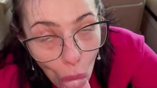 Порно видео – секретарша дает глубокий минет боссу в машине смотреть онлайн