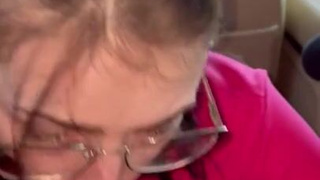 Порно видео – секретарша дает глубокий минет боссу в машине смотреть онлайн