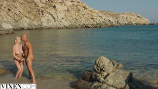 Смотреть онлайн секс с развратной женой на отдыхе