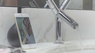 Горячее порно с Natalia золотой iPhone смотреть онлайн