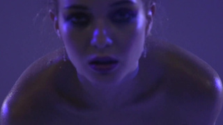 Горячее порно видео с Natalia N в воде