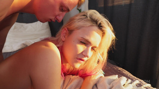 Горячее порно видео в лучах солнца