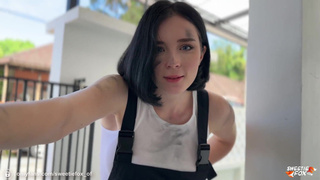 Sweetie Fox – горячее порно видео с механиком