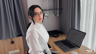 Секретарша Sweetie Fox сосет и трахается с боссом на работе
