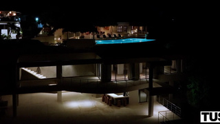 Йога и страсть: инструктор трахает ученицу в анал