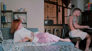 Реальное домашнее секс-видео с креативным заголовком