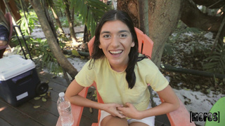 Страстный секс на природе: дикий анал в розовую киску