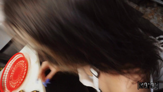 Горячее порно видео: кухонный беспредел и жесткий трах на столе