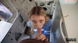 Страстный секс в фургоне с мороженым – экстремальное порно видео