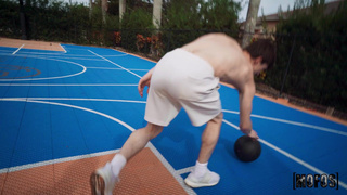 Секс на улице скрытно от друзей - смотреть онлайн