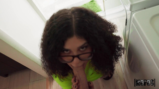 Смотреть онлайн горячее видео с сексом на рабочем месте