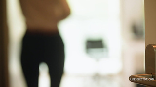 Секс с боссом: три красотки дрочат и трахают начальника