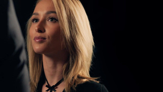 Две блондинки делают двойной минет большому черному члену