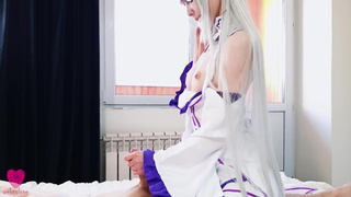 Эмилия доминирует над Субару в горячем порно видео