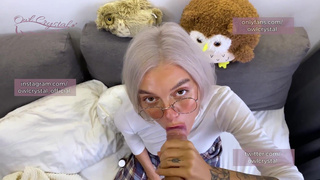 Страстный минет от сестренки – лучшее лекарство от скуки