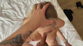 Горячее порно видео с развратной блондинкой