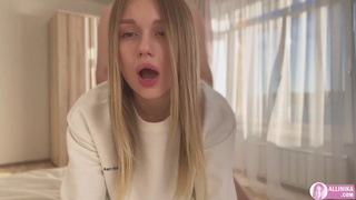 Страстная блондинка в горячем секс видео